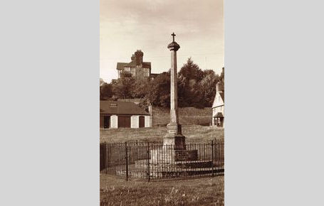 War Memorial & Little Hill